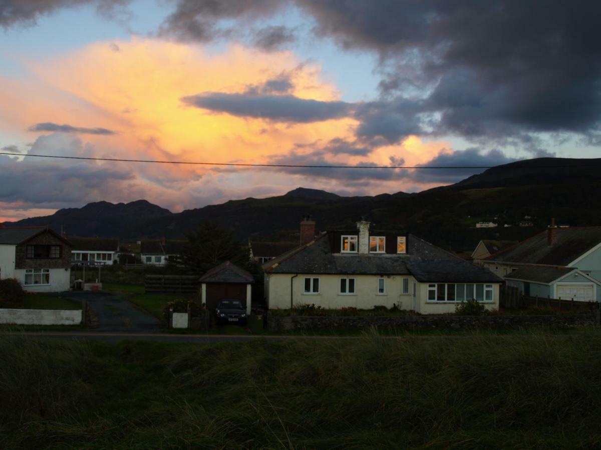 Moorings Villa Fairbourne Exterior photo