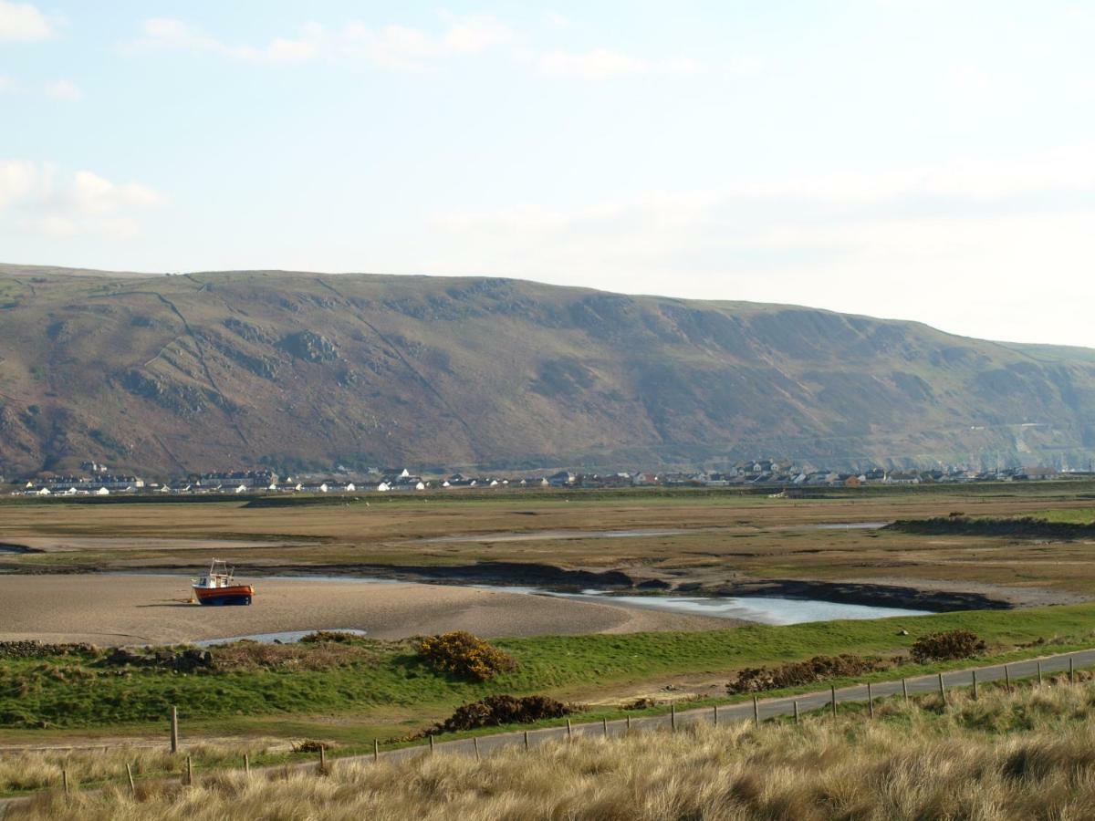 Moorings Villa Fairbourne Exterior photo